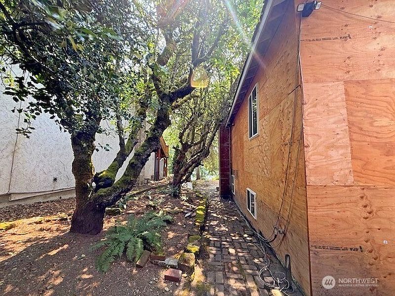 4th image of 2325 Wheaton Way