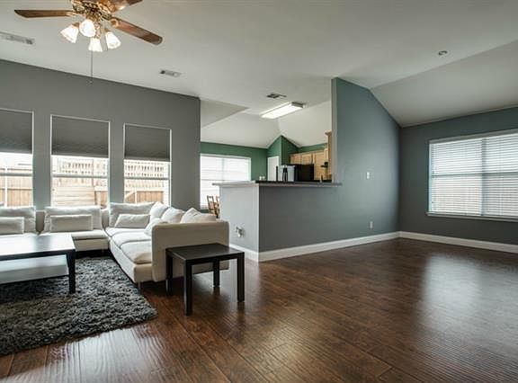 3rd image of 304 Willowlake Dr