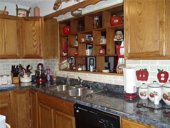 5th image of 559 Boyce St