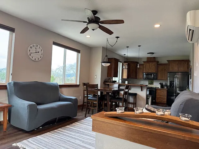 3402 Melrose Rd — Photo 5