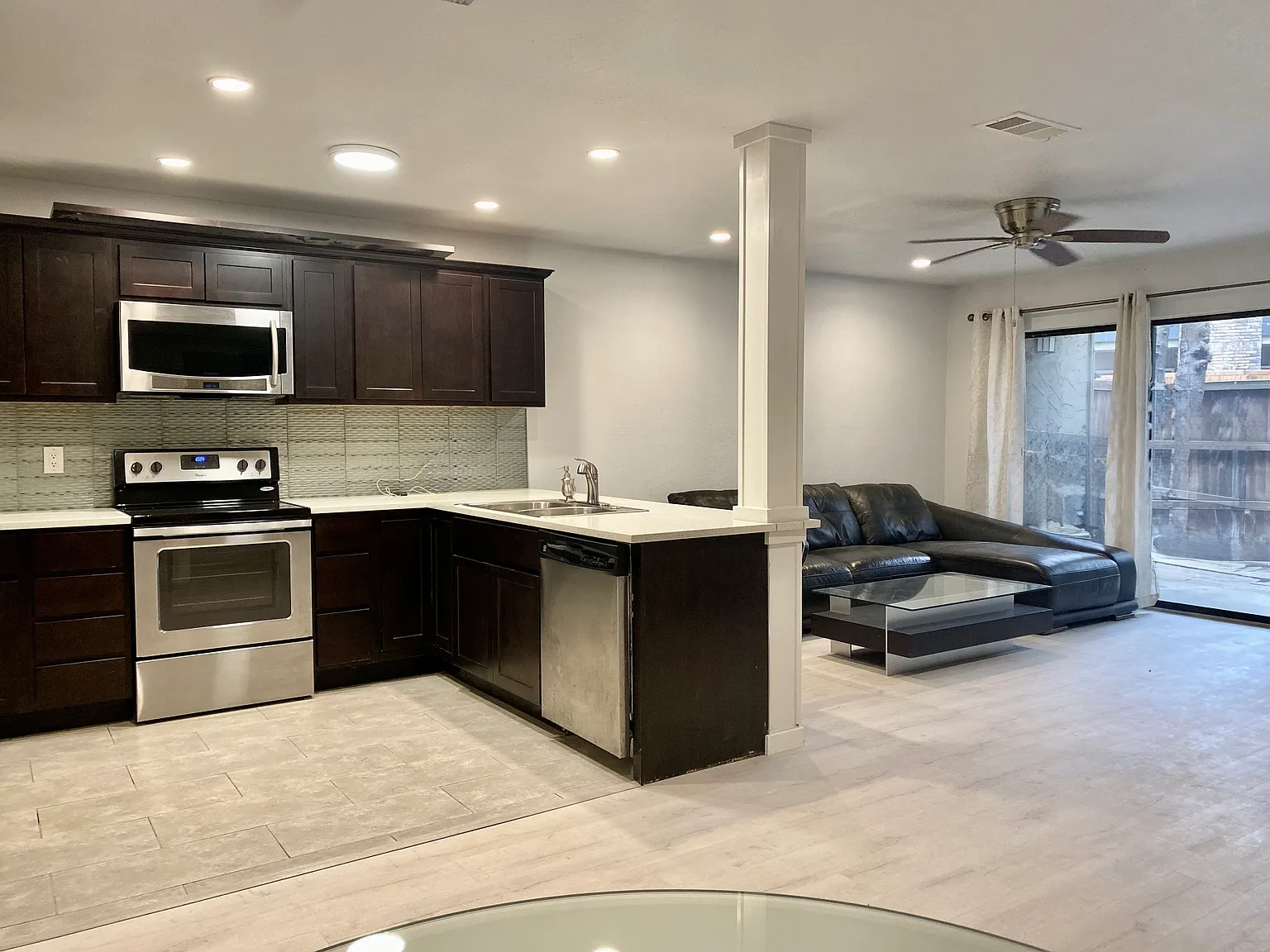 3 bed, 1151 sqft, $1,900 — Photo 1