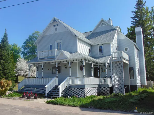 26920 W 15th St, Hubbell, MI 49934