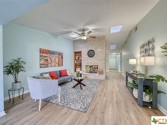 5th image of 105 E Tanglewood Dr