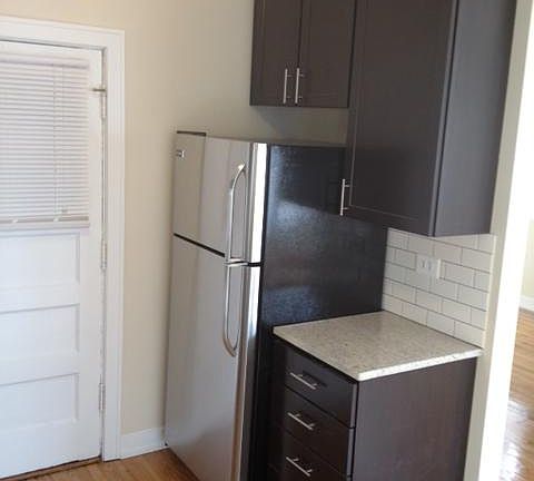 4th image of 2010 W Foster Ave APT 2B