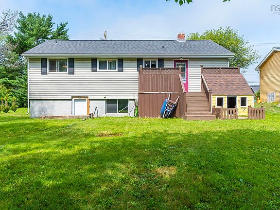 3rd image of 712 Old Sambro Rd