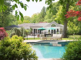 35 Dogwood Ln, Port Washington, NY