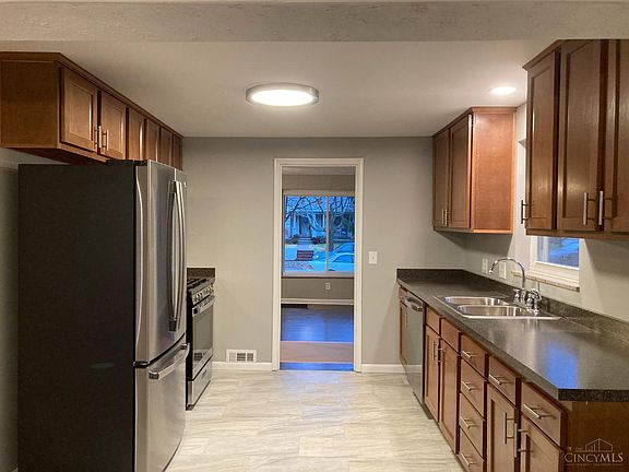 3rd image of 6803 Le Conte Ave