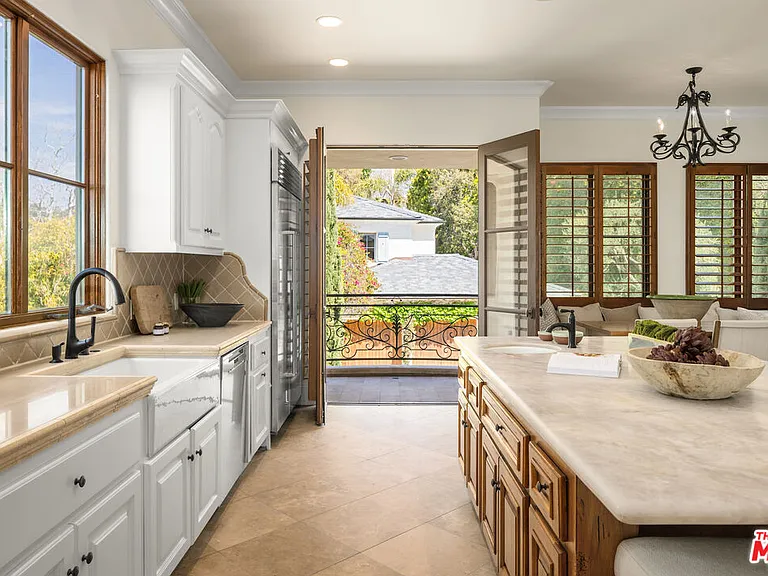 587 Entrada Dr — Photo 10
