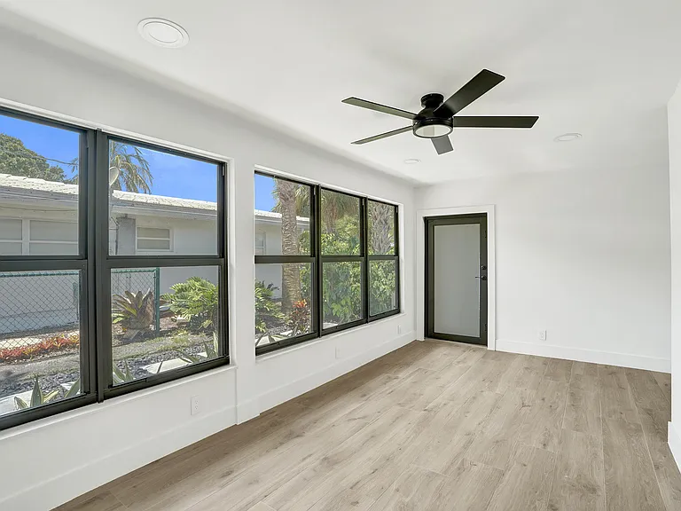 840 SW 3rd St — Photo 26