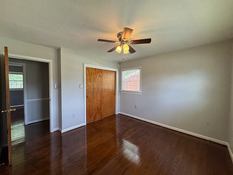 117 Southerland Dr — Photo 15