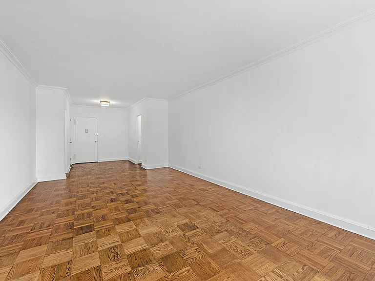 215 E 68th St #3Z — Photo 5