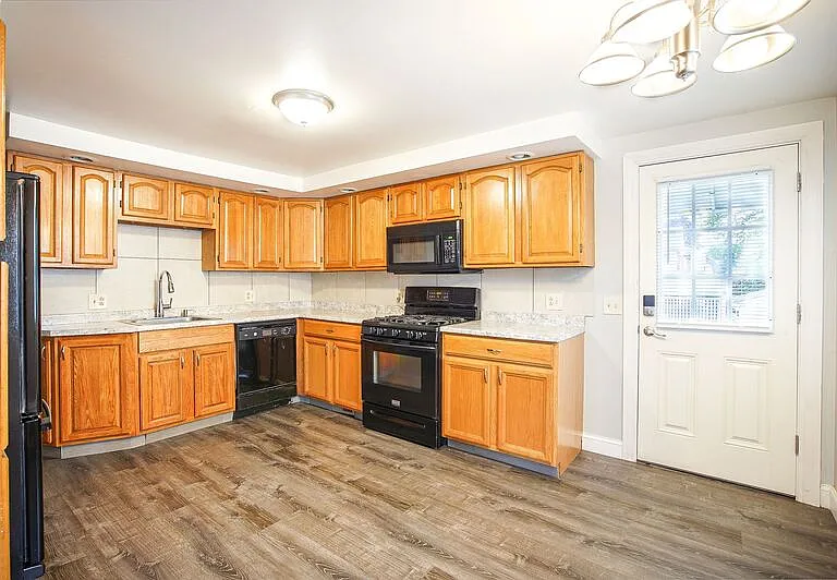 39 Greenwood St — Photo 6