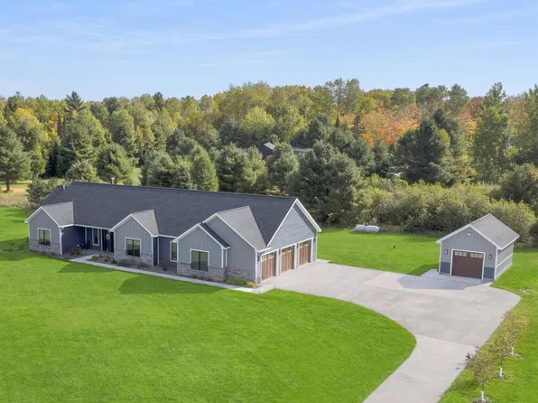46647 Golf Dr, Chassell, MI 49916