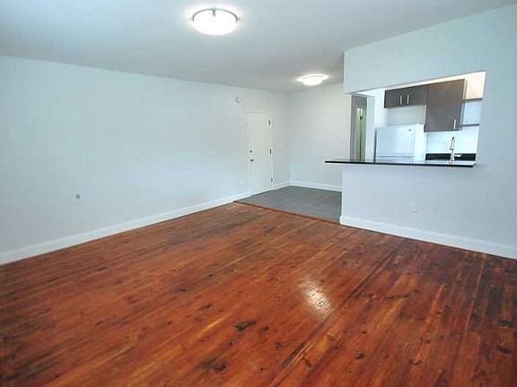 3rd image of 7145 Carlyle Ave APT 11