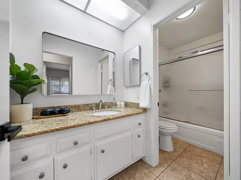 2718 Nectarine Ave — Photo 6