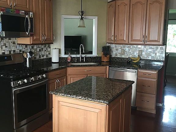 Kitchen island & pass thru