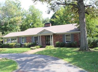 5404 Hempstead Rd, Indian Hills, KY 40207