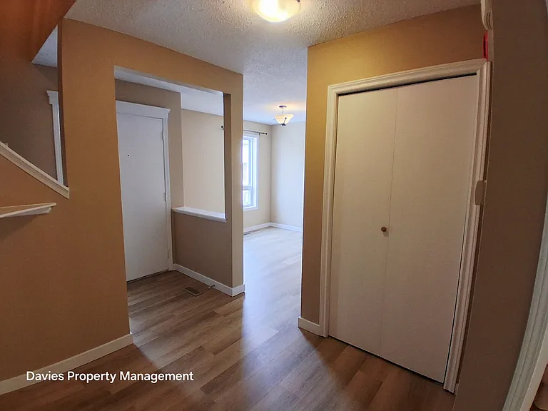 636 Saddleback Rd NW — Photo 9