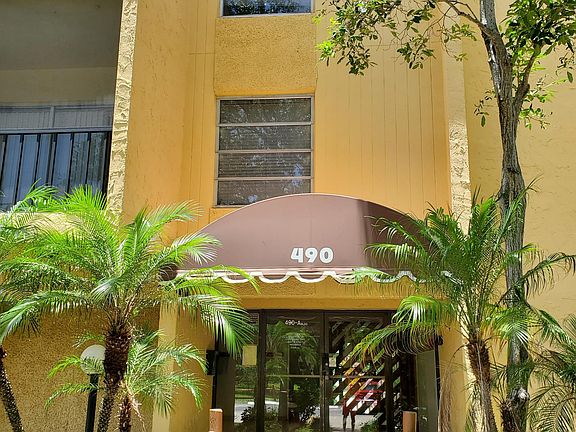 4th image of 490 NW 20th St APT 301