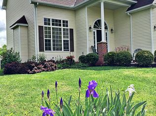 43 Clyde Dr, Hurricane, WV 25526