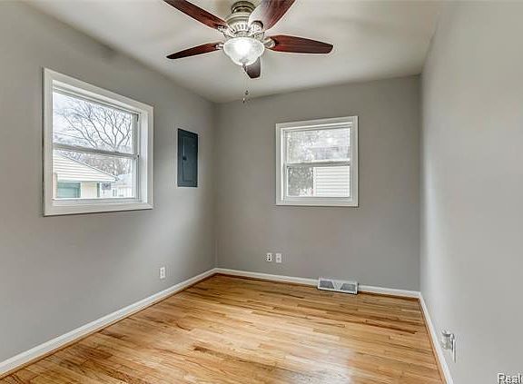 4th image of 18228 Powers Ave