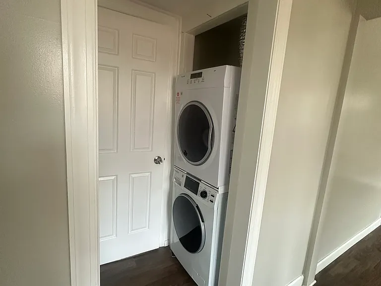 263 E 22nd St #2 — Photo 5