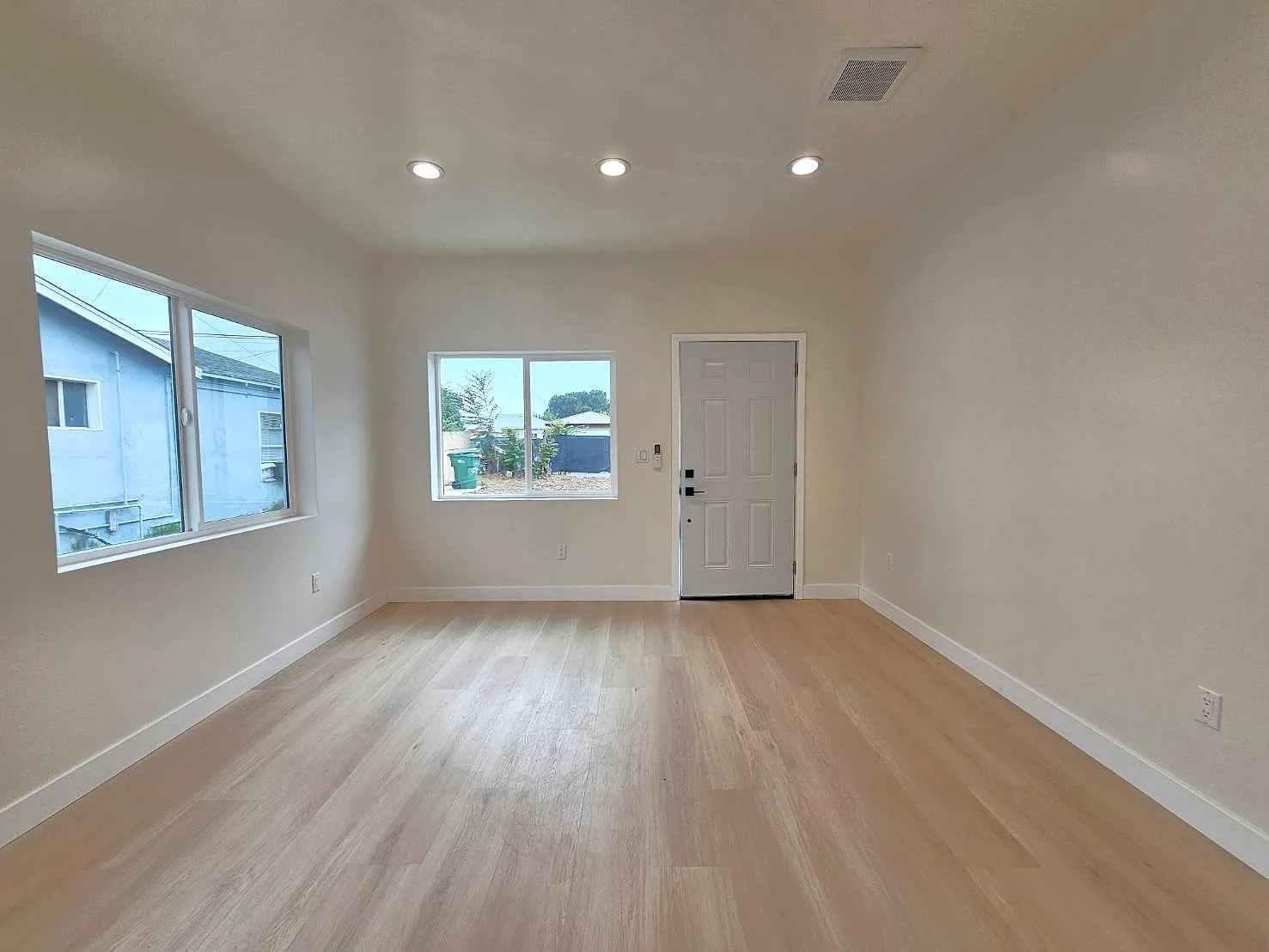 2 bed, 645 sqft, $1,945 — Photo 4