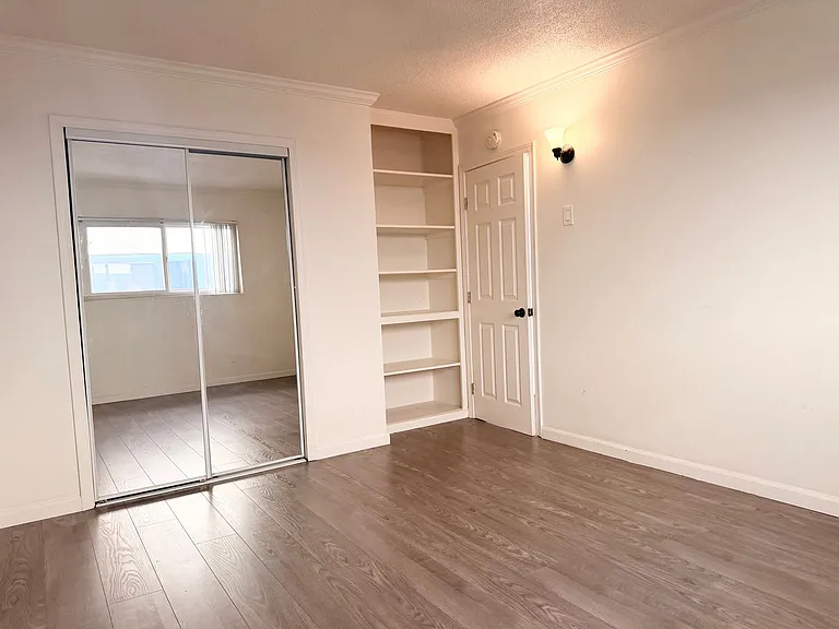 Bright 2 bed 1 bath in Pacific Beach — Photo 10