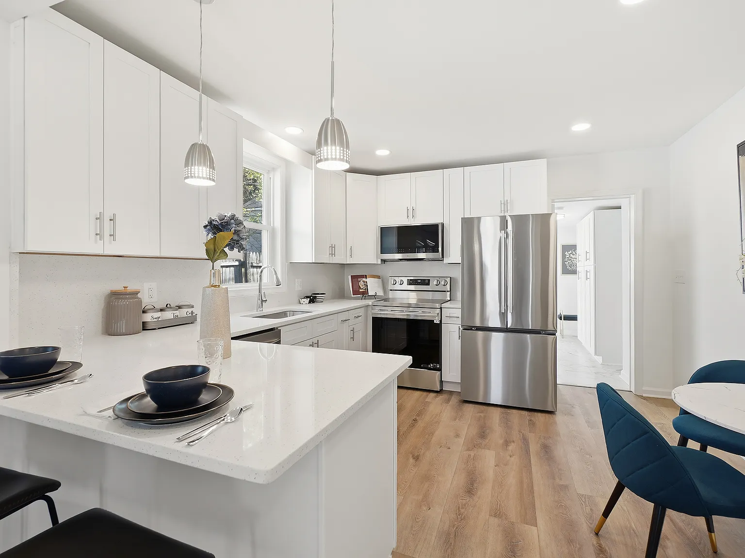 3 bed, 3.5 bath, 1606 sqft, $3,200 — Photo 3
