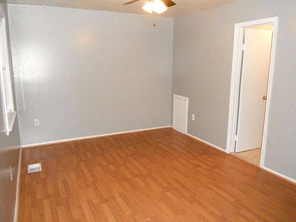 Master bedroom w/masterbath