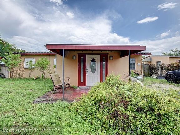 4th image of 430 NE 58th Ct