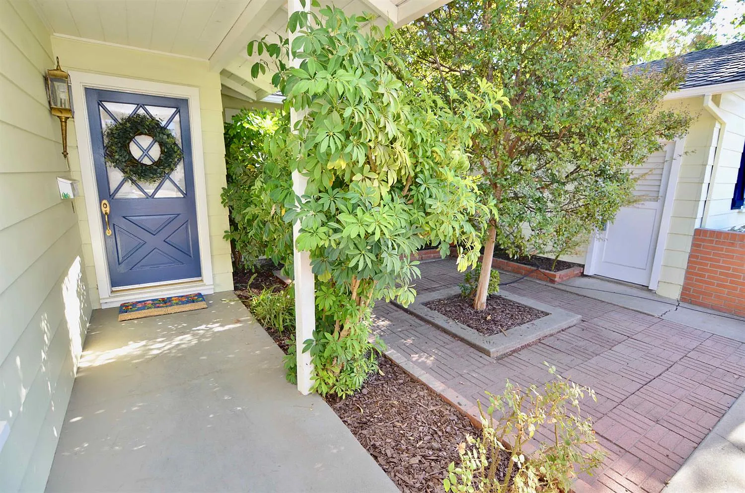 1728 Ardmore Ave photo 1