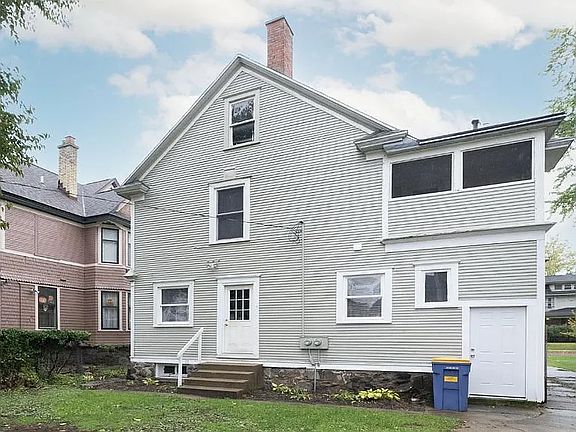 4th image of 1333 Wealthy St SE APT 1