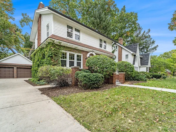 13 Maywood Ave, Pleasant Ridge, MI 48069