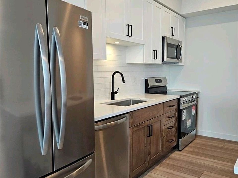 1st image of 824 Woolwich St #142