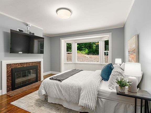 5th image of 118 Newton St