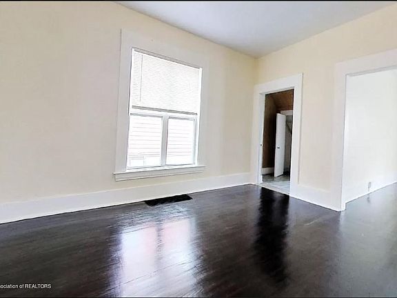 2nd image of 820 W Shiawassee St #A
