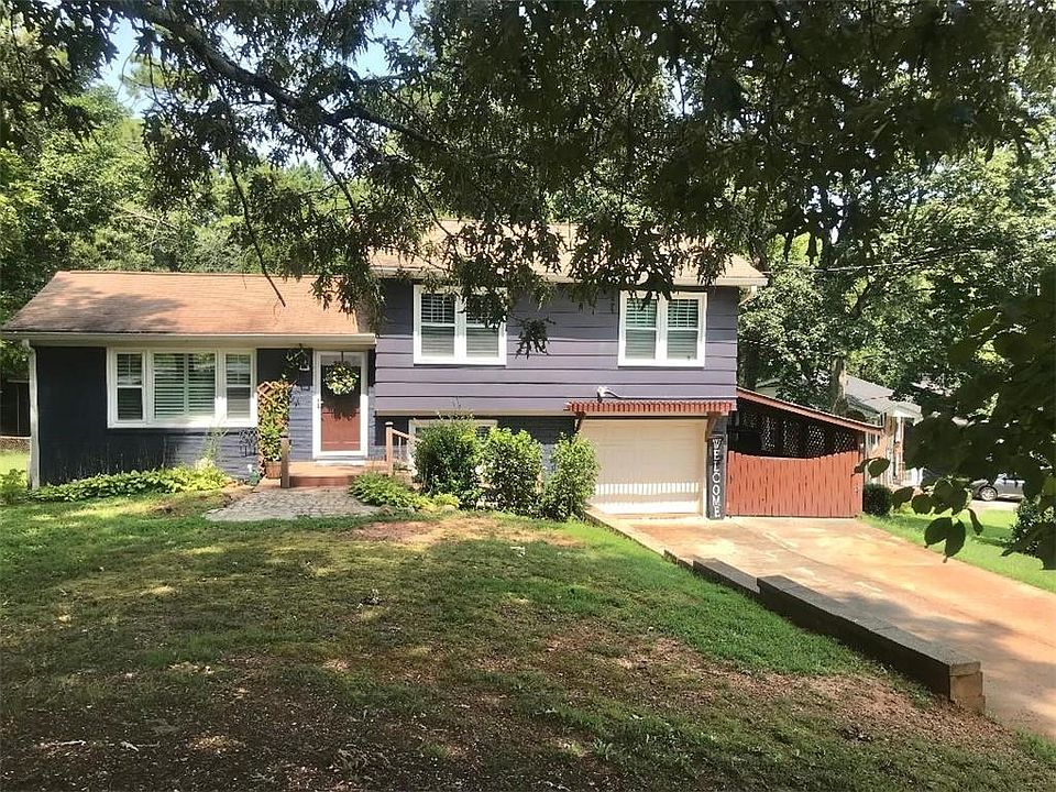 1st image of 679 NE Bonnie Dell Dr