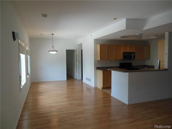 Spacious living room