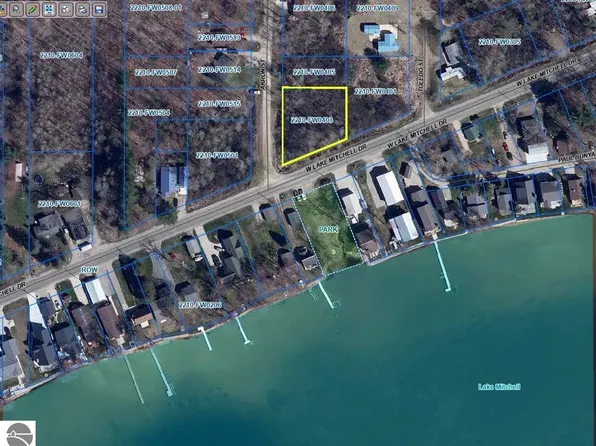 W Lake Mitchell Dr, Cadillac, MI 49601