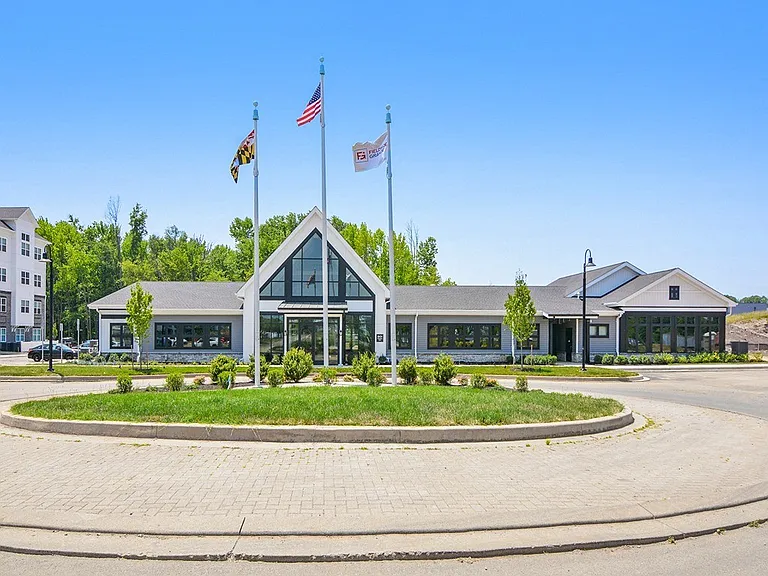 Fieldside Grande Apartments & Townhomes — Photo 25