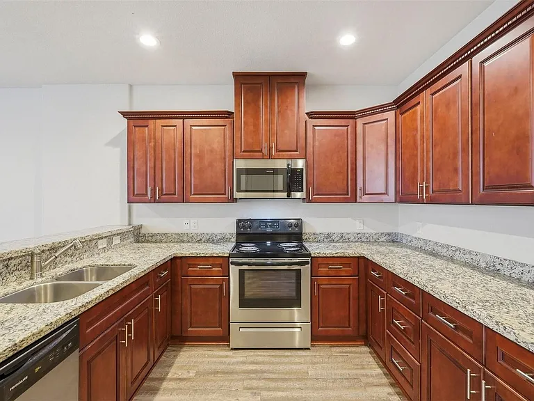 634 Magnolia Bnd — Photo 2