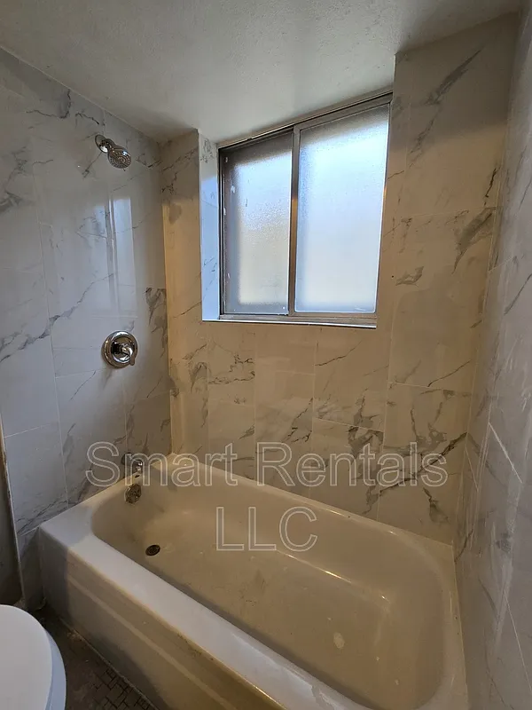 1 bed, 1.0 bath, 800 sqft, $799 — Photo 2