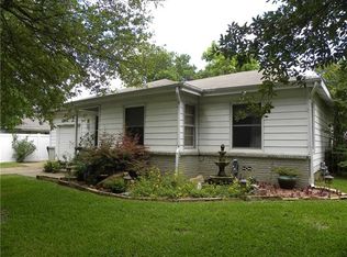 3556 Meadow Oaks Dr, Haltom City, TX 76117