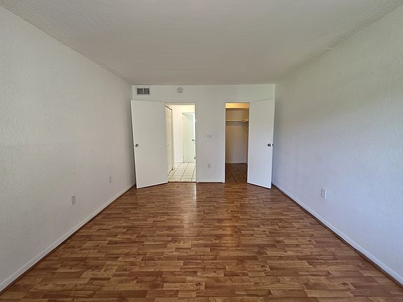 5th image of 505 NW 177th St APT 104