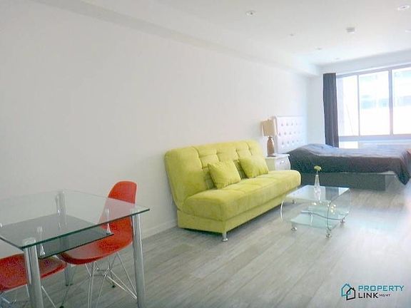 5th image of 521 W 48th St #5C