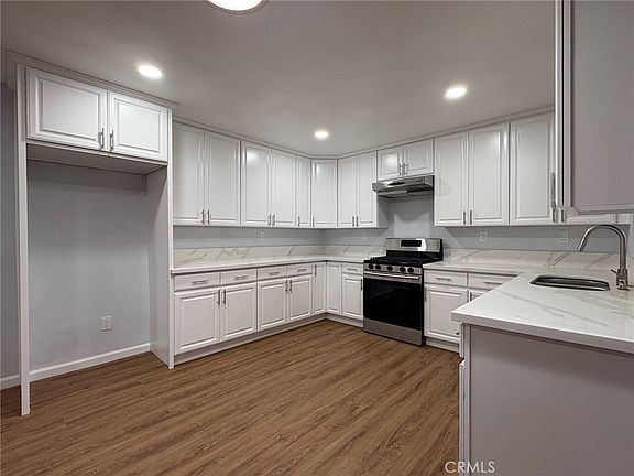 3rd image of 20730 Community St