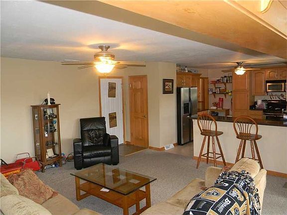 Kitchen with Bar for 3