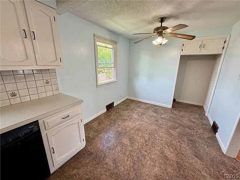 111 Deborah Dr — Photo 9