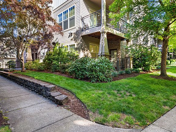 2nd image of 622 NE Garswood Ln